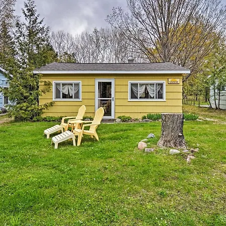 Pet-Friendly Charlevoix Cabin Walk To Lakefront! Exterior photo