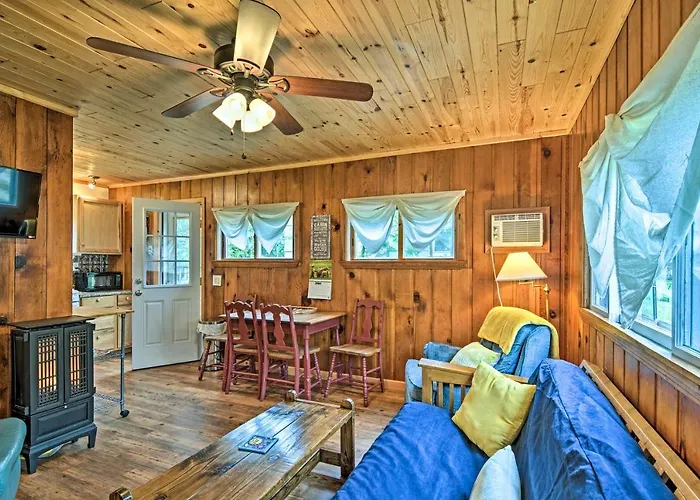 Pet-Friendly Charlevoix Cabin Walk To Lakefront!