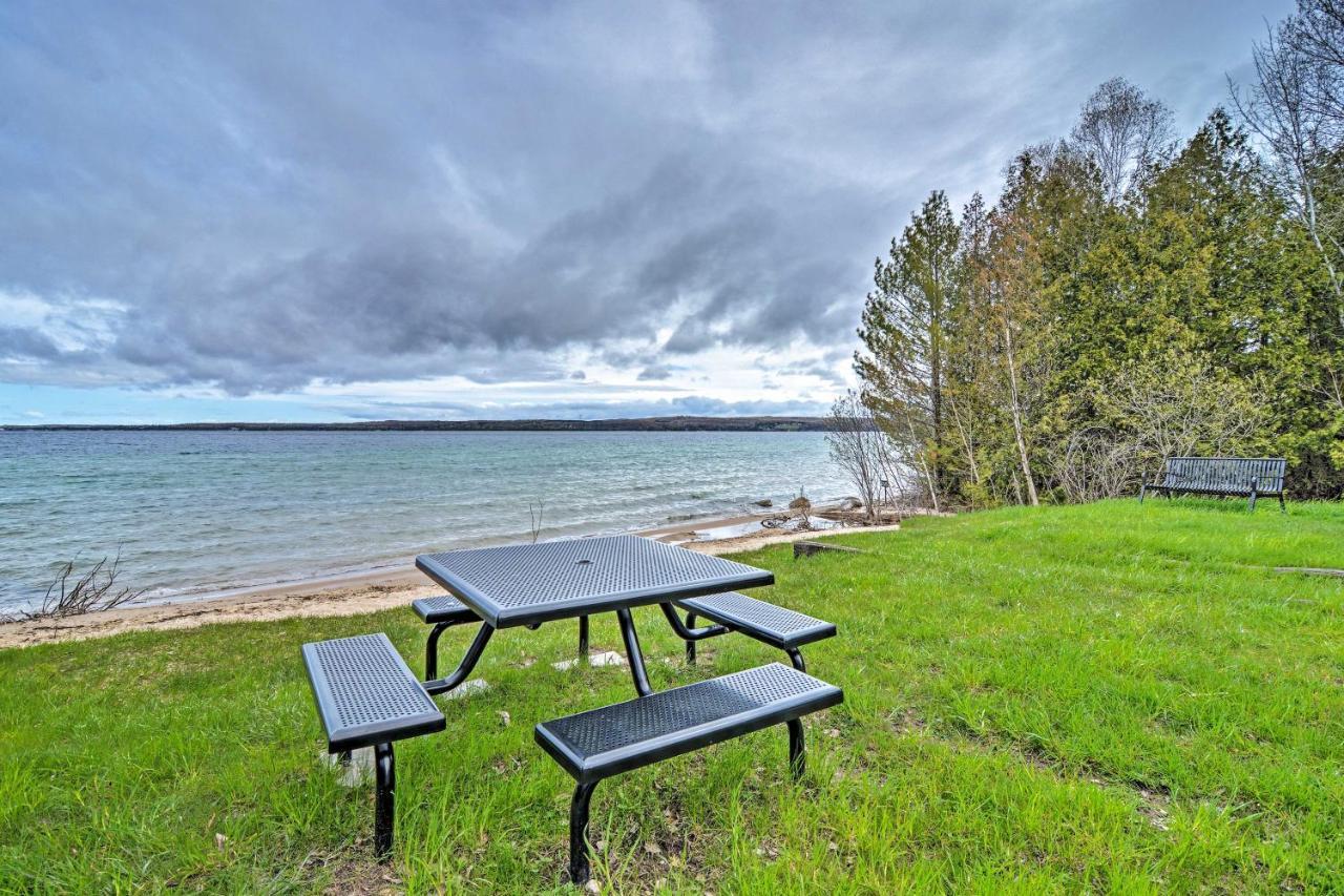 Pet-friendly Walk To Lakefront! Ferienhaus Charlevoix