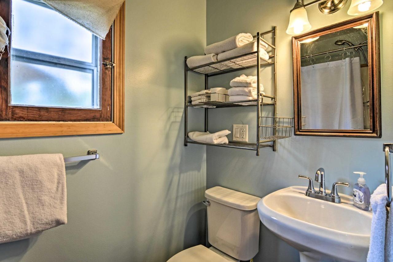 Pet-friendly Walk To Lakefront! Ferienhaus Charlevoix